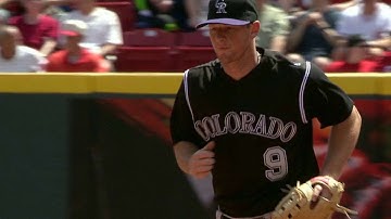 COL@CIN: LeMahieu makes sliding stop from outfield