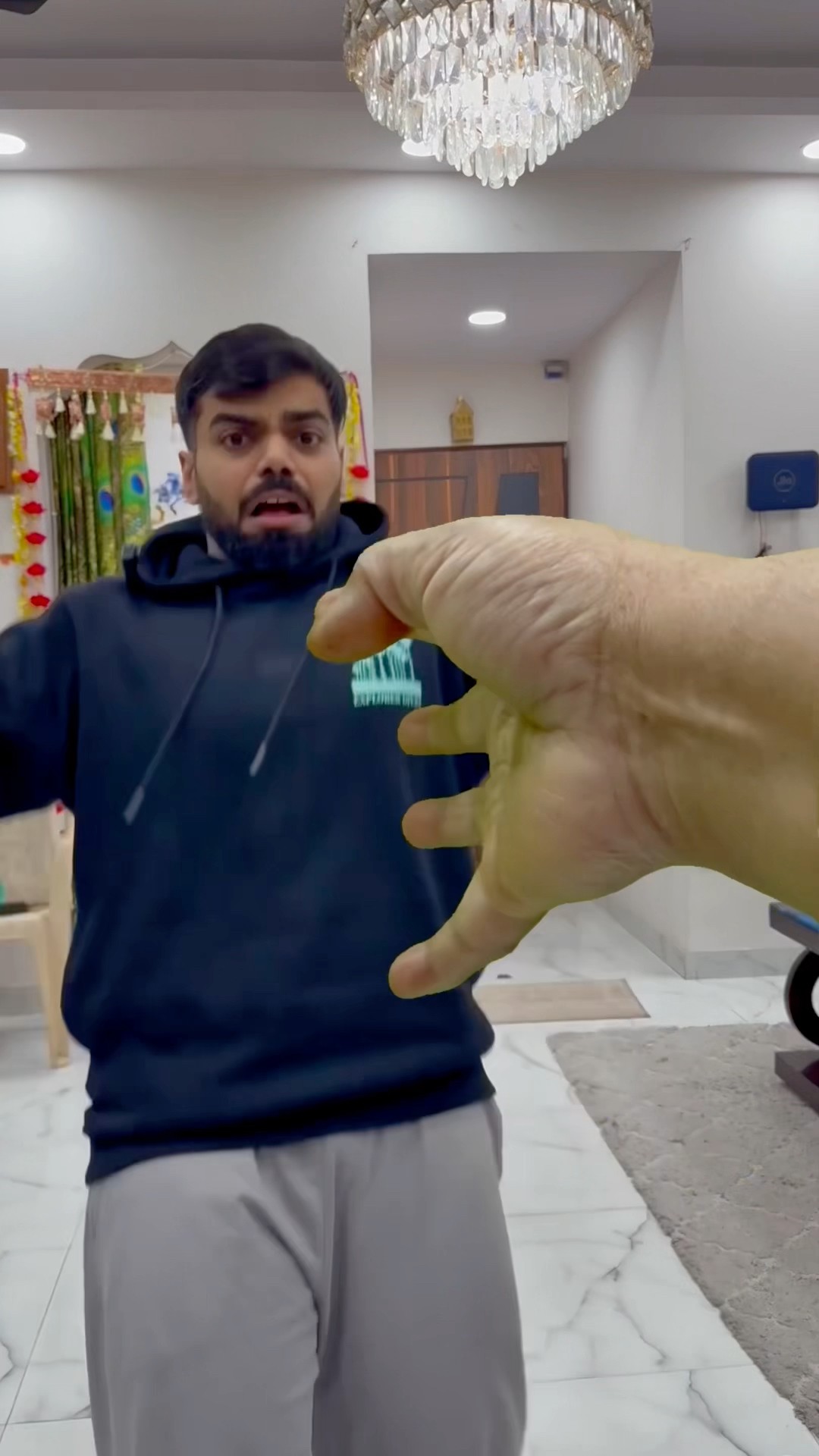 Mummy ki ek ungli say gaurav kaha gaya #shorts #gauravaroravlogs #youtubeshorts
