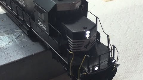 HOW TO INSTALL DITCH LIGHTS (Instructional Video) - HO Scale