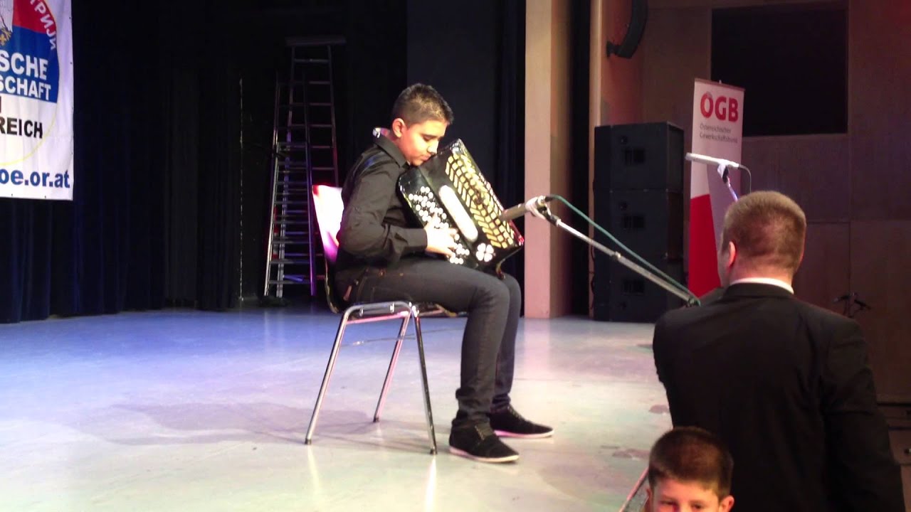 Stefan Stojanovic kolo rumenka - YouTube