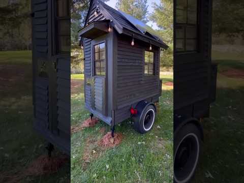 استكشف أصغر منزل في العالم كل ما تحتاجه في مساحة صغيرة