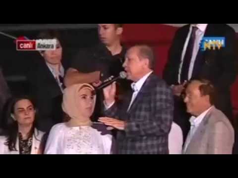 Başbakan Recep Tayyip Erdoğan Emine Erdoğan'ı Azarlıyor