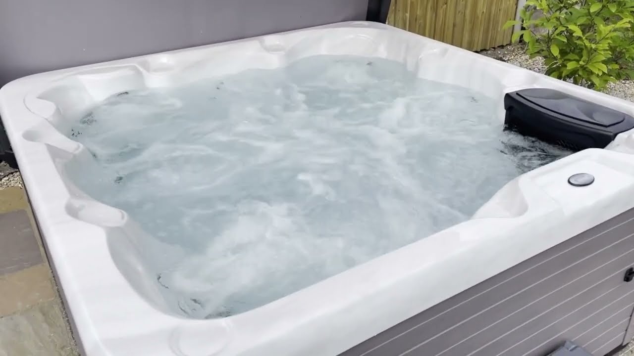 Simpsons Spas Holiday Let 5 13 amp Hot Tub