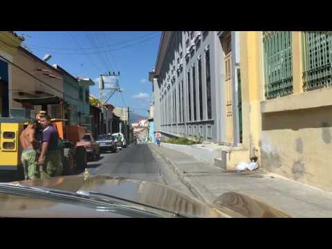 Im Ford Oldtimer durch die Gassen von Santiago de Cuba
