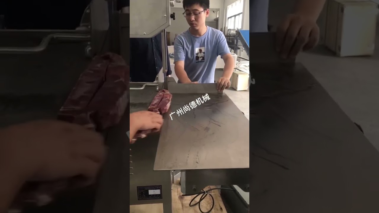 Meat cutting machine 