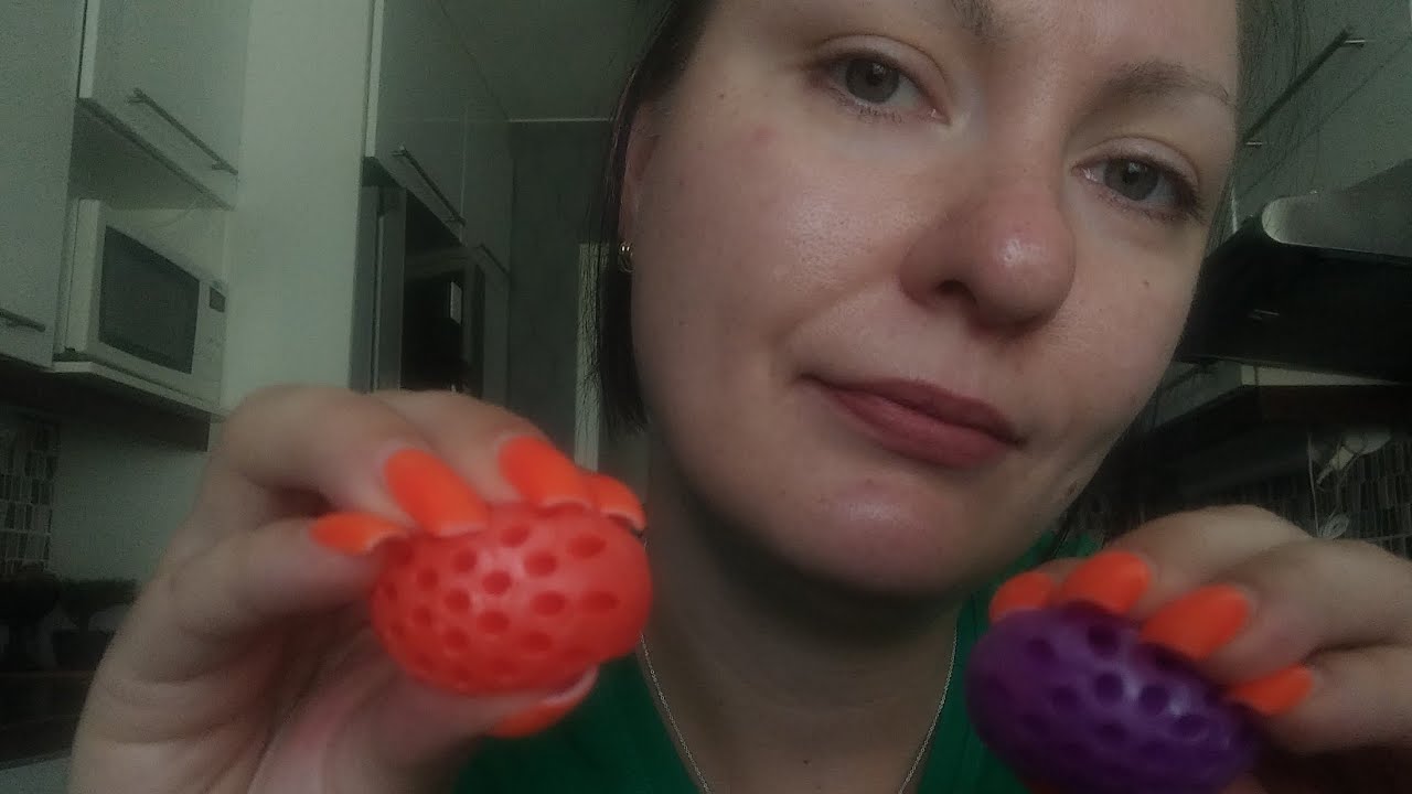 ASMR- Ramble på svenska med sticky fidget ball sounds