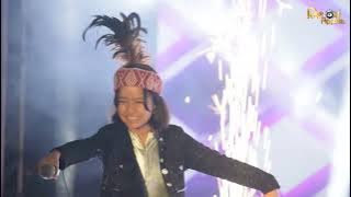 Aioo ma gisik ra.ata sang by Jetshen dona lama in wangala festival in Meghalaya 