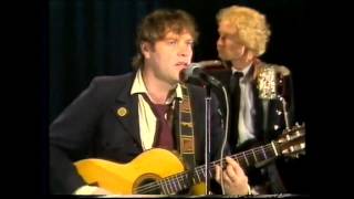 Video thumbnail of "Kim Larsen - Åh at være en høne (1982)"