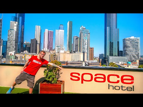 WHAT A PLACE! | BEST Hostel in MELBOURNE Australia | Space Hotel