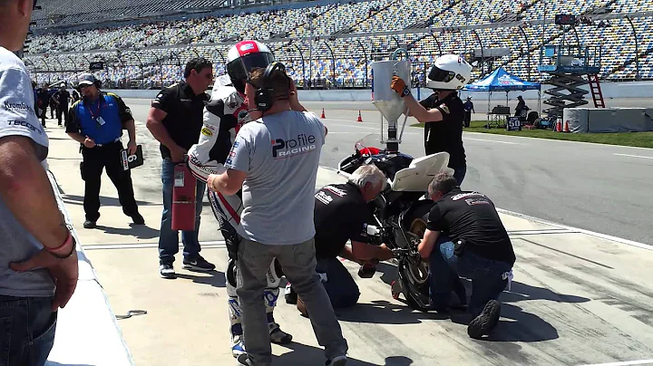 Mossey 2014 Daytona 200 pitstop1