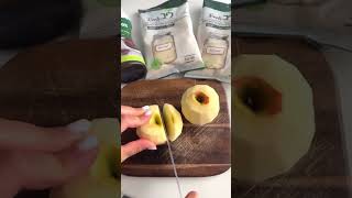 מחפשים מתכון מושלם וטבעוני לחגים? קראמבל תפוחים טבעוני עם סילאן ושקדים
