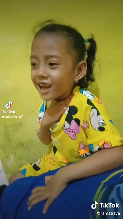 neng ciner pengen jadi penyanyi...