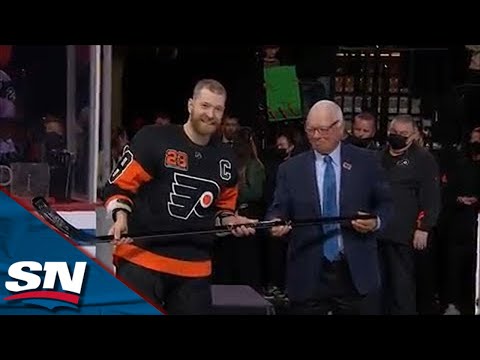 Flyers Honour Claude Giroux For Reaching 1000 NHL Games Played Milestone