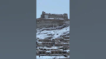 نمیدامنم به دنیا چیستم من چنين حیران برای کیستم من 