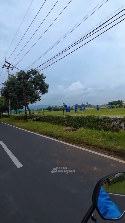 Suasana sore di Lapang Desa Sindangsari Kuningan #desa #pedesaan #suasanapedesaan