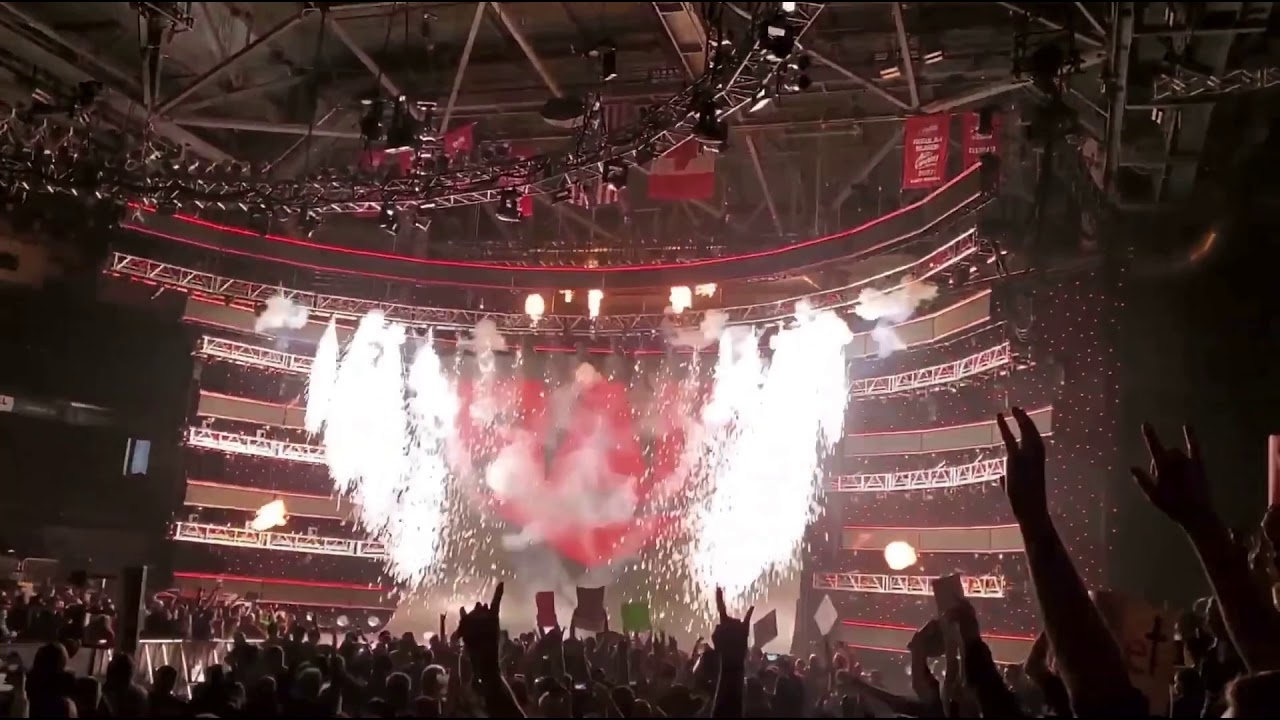 WWE Raw 2/17/20 Pyro LIVE