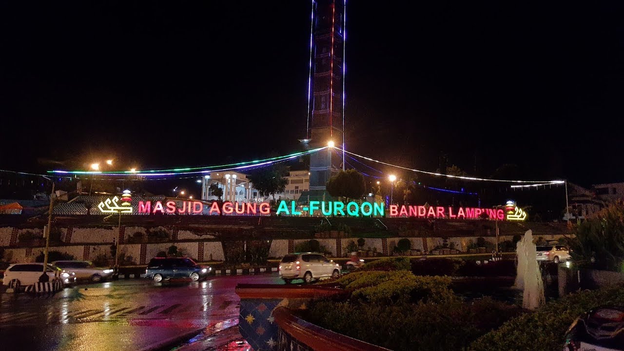  Malam  Minggu di  Simpang Masjid Agung Al Furqon Kota Bandar  