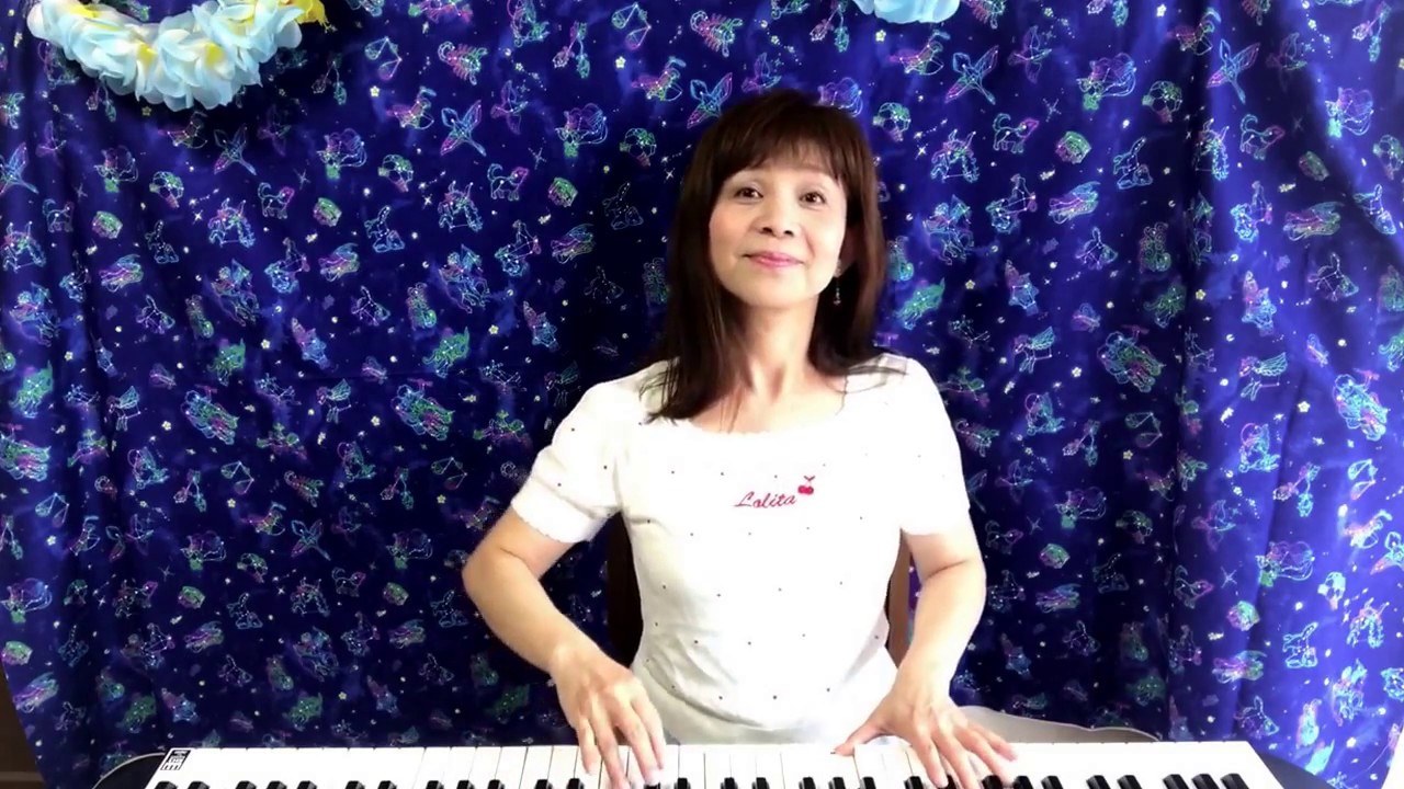 童謡タイム「赤い靴」うた 山野さと子 - YouTube