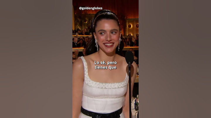 El gracioso momento de Demi Moore y Margaret Qualley con guiño a 'La Sustancia' en los Globos de Oro