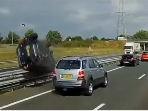 Video: Hoe Een Ongeval Voor Een Onervaren Chauffeur Te Voorkomen