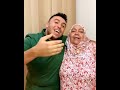 زكرياء الغفولي يغني رفقة والدته