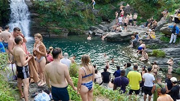 Tây Mắt Xanh Lè Du Xuân Hà Giang Lạ Quá Tắm Thác Giữa Mùa Lạnh