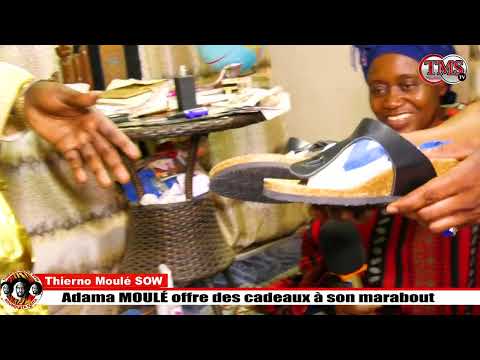 Adama MOULÉ offre des cadeaux à son marabout