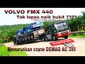 VOLVO FMX 440 menurunkan crane DEMAG AC 395