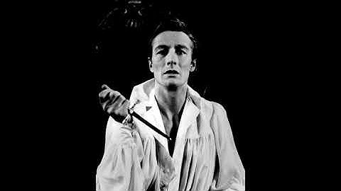 Hamlet    "Too too solid flesh" (monologue)