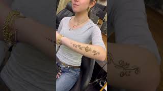 Henna tattoo piercing Sultanahmet Istanbul Niusha salon  in Sultanahmet temporary tattoo in Istanbul