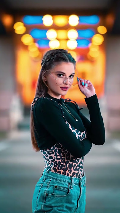 1 or 2? Bokeh effect photoshoot 📸 #portrait #bokeh #shorts