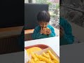 Mera muh bhle chota he fir bhi khaungi #streetfood #burger #junkfood