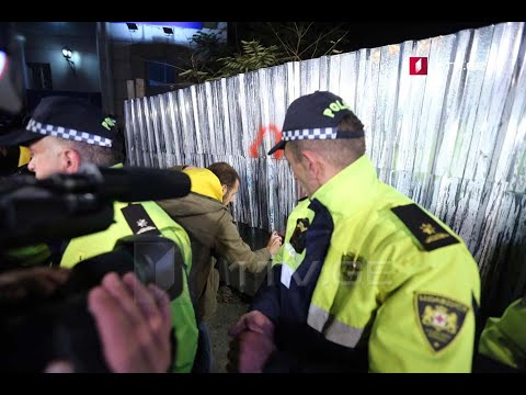 „შეცვალეს“ აქტივისტებმა „ოცნების“ ოფისთან გადაინაცვლეს