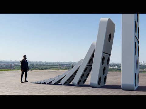 Domino Effect - The largest domino simulation on Real Footage V8