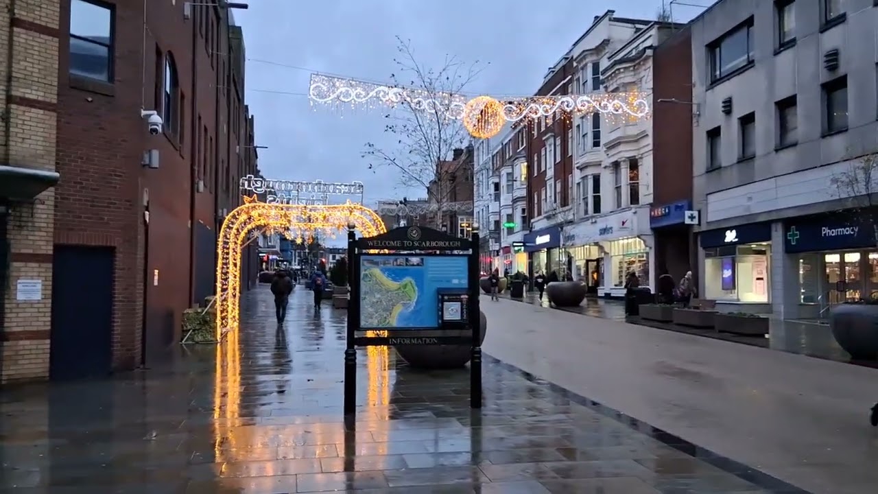 A Xmas Walk in Scarborough Town Centre. 
