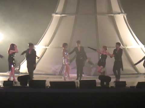 S.H.E愛而為一香港巡迴演唱會 - 百老匯歌舞表演 + 可愛Hebe