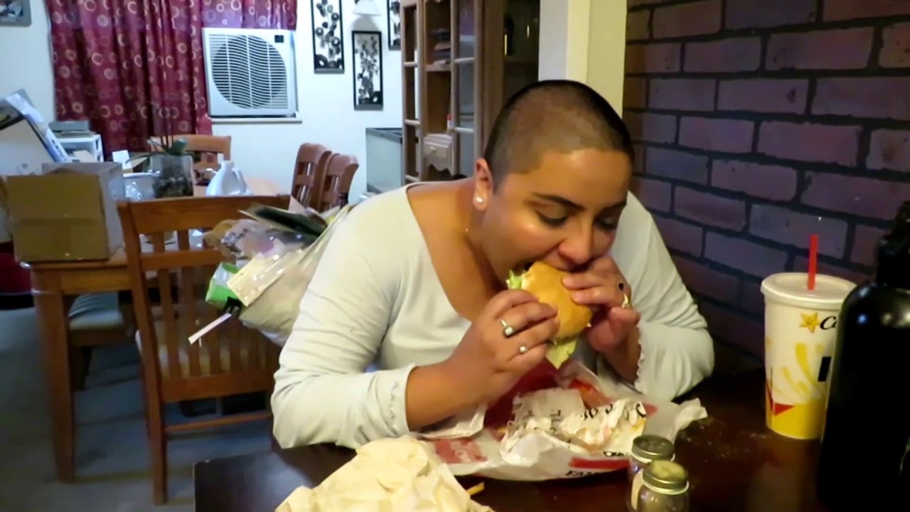 Picky eater trying a burger for the first time - YouTube