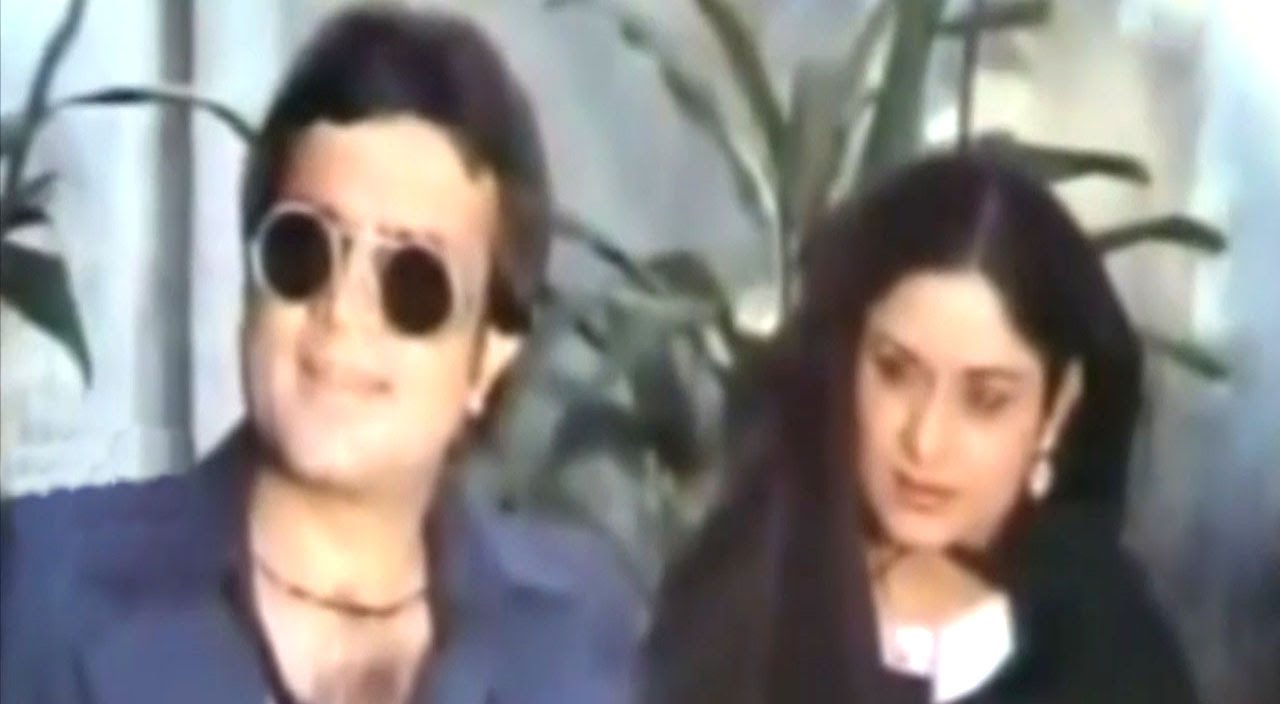 Rajesh Khanna Helping Aruna Irani & Her Husband @ Dhanwan - Rajesh
