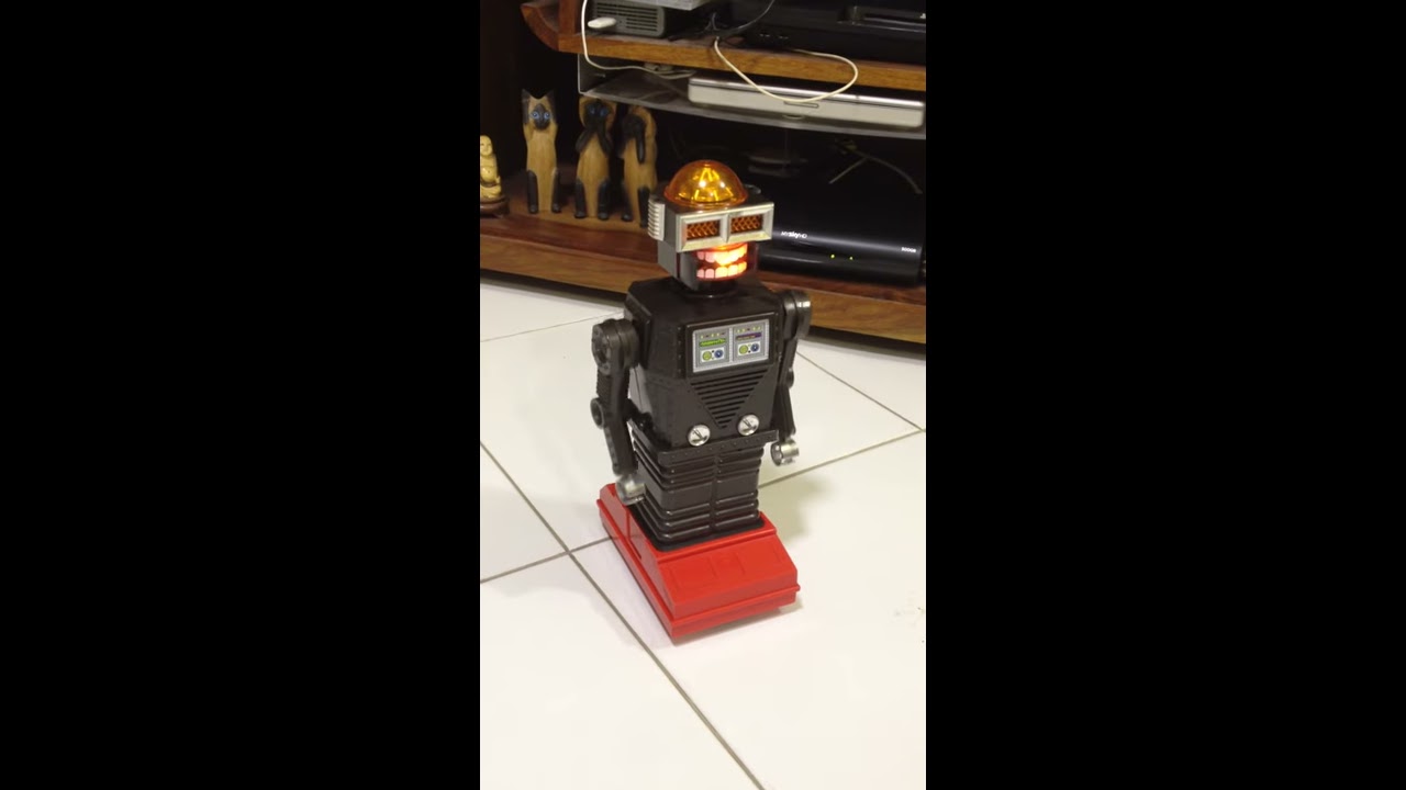 Cragstan's Mr. Robot Yonezawa Vintage Toy made in Japan!   YouTube