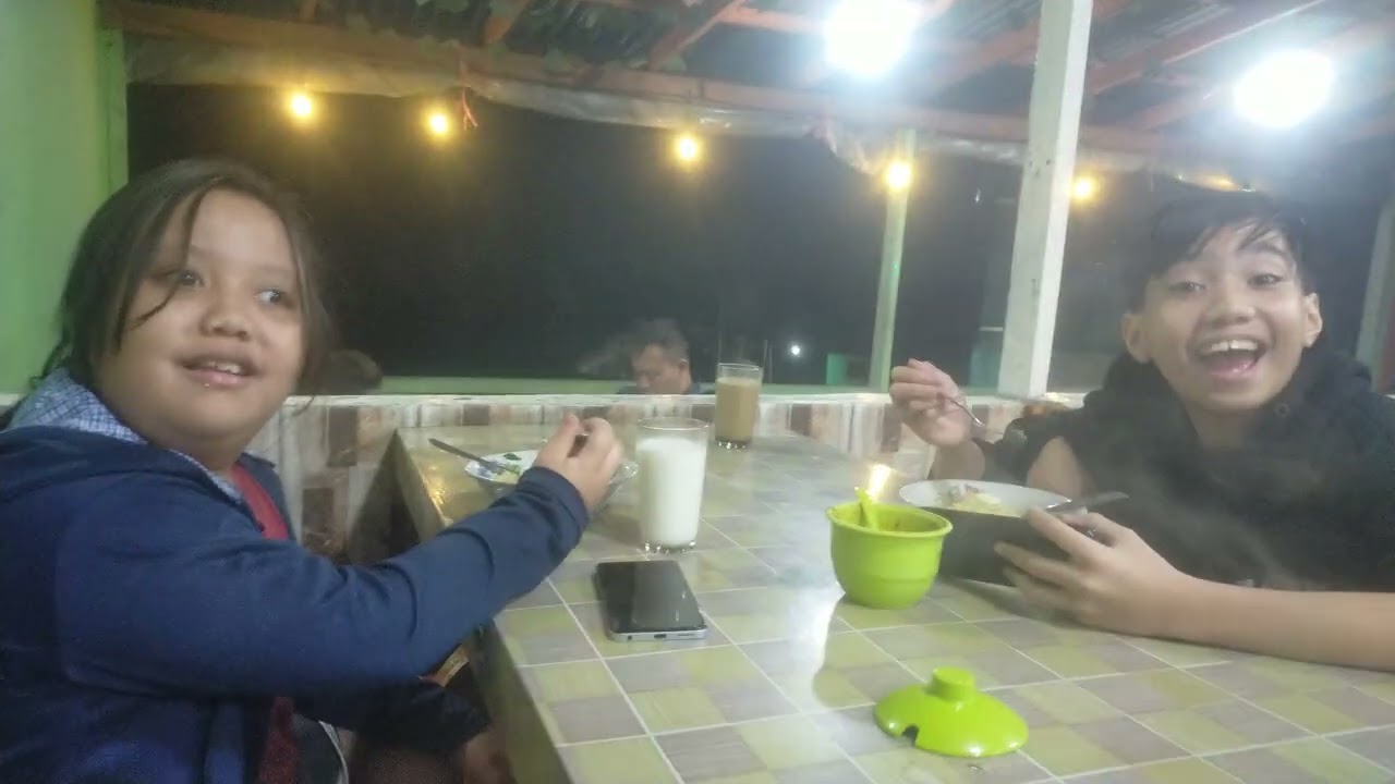 Agenda kegiatan keluarga Raymon lutam dipuncak 