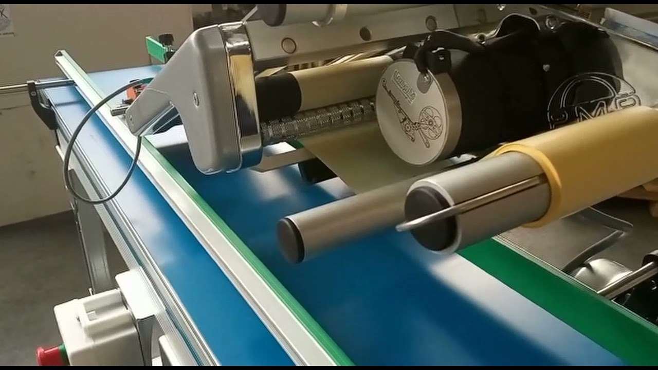 APPLICATORE AUTOMATICO DI ETICHETTE AUTOADESIVE