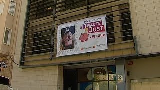 Compromís cuelga una foto de Rajoy boca abajo en la Diputación de Alicante