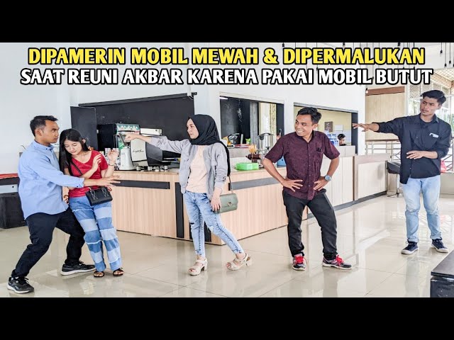 DIPAMERIN MOBIL MEWAH u0026 DIPERMALUKAN SAAT REUNI AKBAR KARENA PAKAI MOBIL BUTUT, PADAHAL DIA ADALAH.. class=