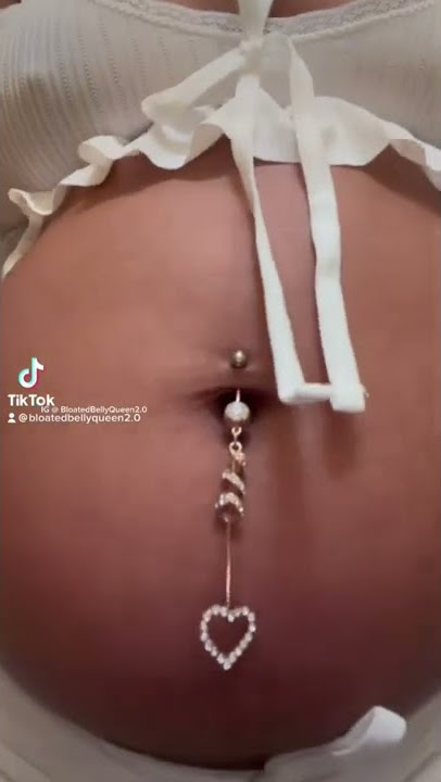 Try being my size Amy! #bloatedbelly #bloating #bigbelly #belly #pregnantbelly #pregnancy