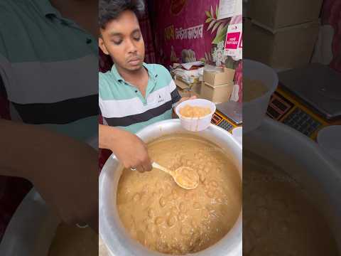 Hardworking Man Selling Rosomali 😱 #shotrs  #streetfood #foodievai #indianfood #sweets #rosomalai