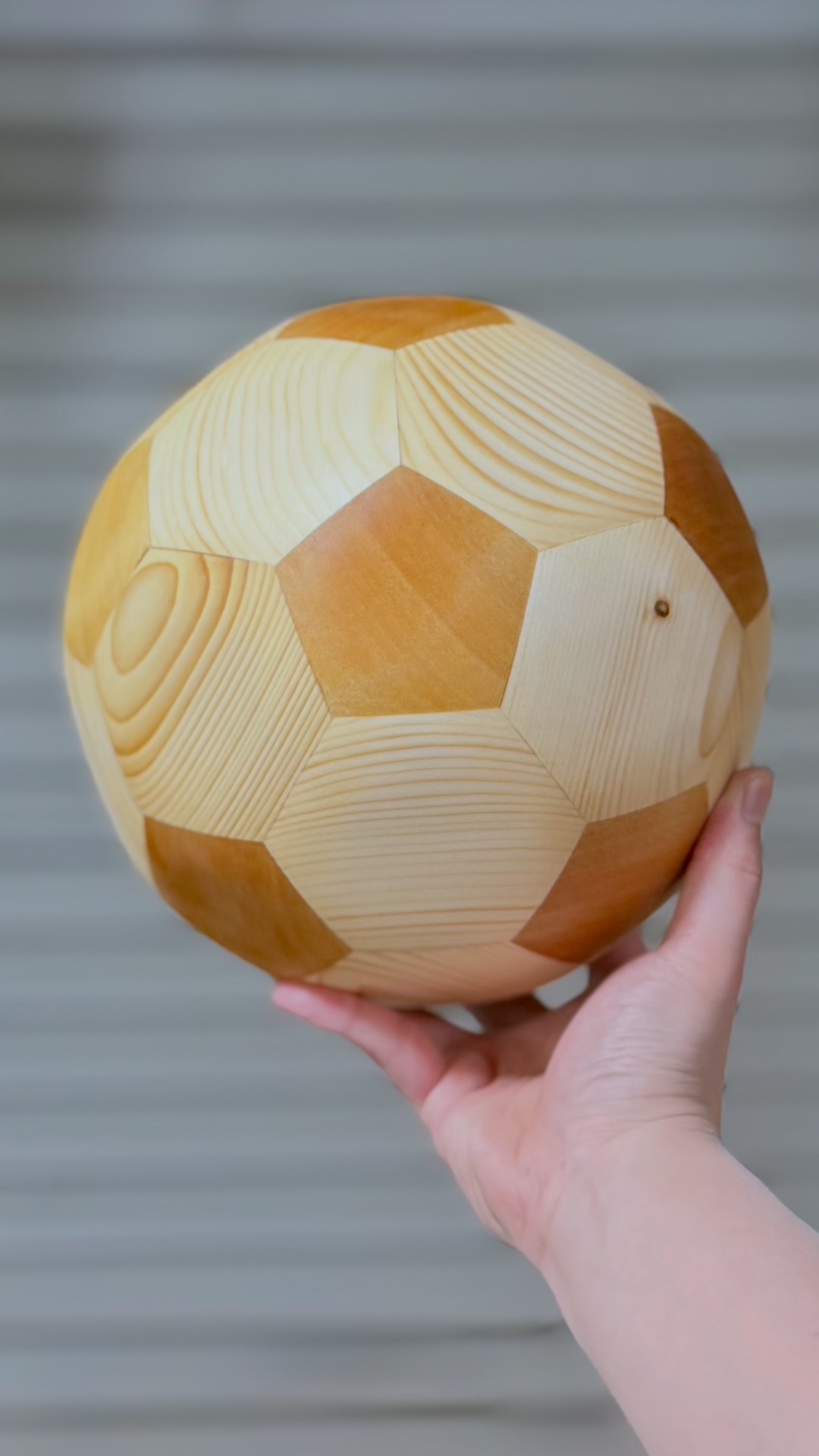 完全手作り　木製サッカーボール Making a Wooden Soccer Ball #shorts #woodworking #diy - YouTube