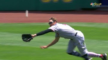 SF@PIT: Pence lays out for the inning-ending catch