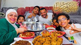 عينها كانت ع الاكل ما اتشالتش م كتر عينيها الصفراء بوظت  الفراخ الدنيا باظت بسببها عملت تحدي كنتاكي