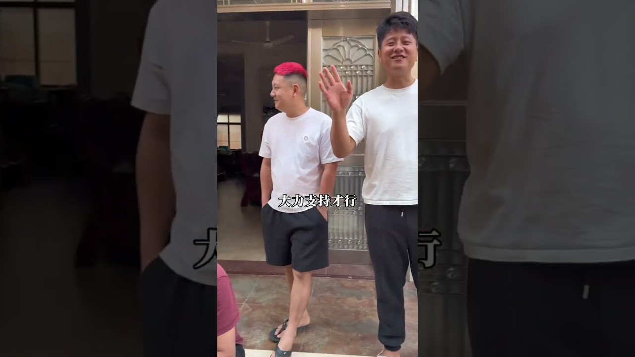 学长村里舞狮子游村啦！好热闹，好多年都没有见过这个活动了，必须得支持下，绑了668元的星，舞狮来家里拜年，锣鼓喧天的感觉年味就来了#广东 #湛江 #舞狮 #年味 #过年#小芬旅记 