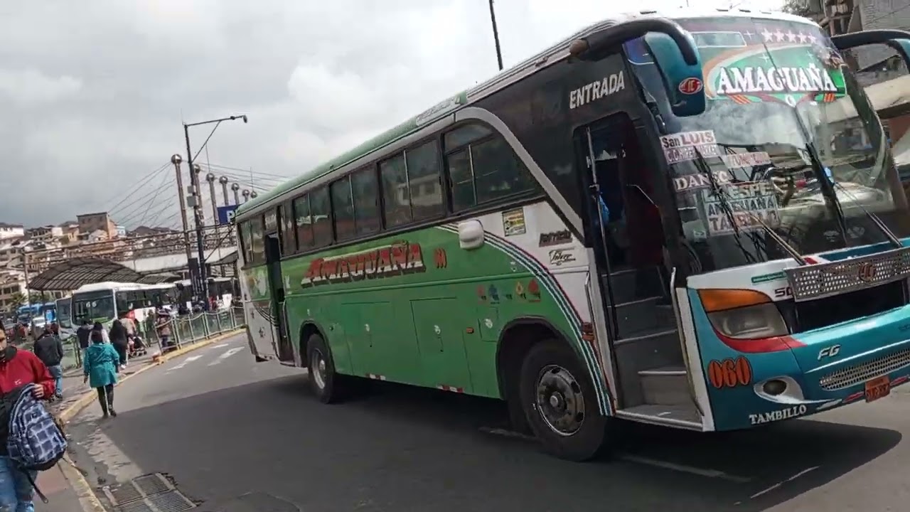 en Playón de la Marín donde llegan todos los buses del valle la Merced Alangasi....